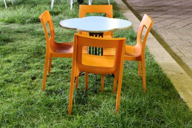 Bir eğlence sandalye İsrail'de Akdeniz kıyısında bir açık hava parkı duruyor 