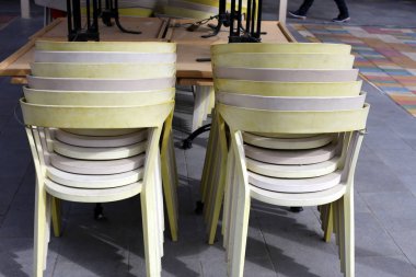 Bir eğlence sandalye İsrail'de Akdeniz kıyısında bir açık hava parkı duruyor 