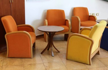 Bir eğlence sandalye İsrail'de Akdeniz kıyısında bir açık hava parkı duruyor 