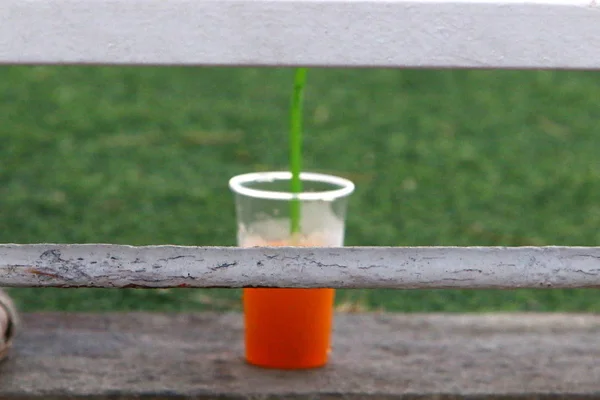 Kaltes Wasser Und Alkoholfreie Getränke Werden Ein Glas Und Eine — Stockfoto