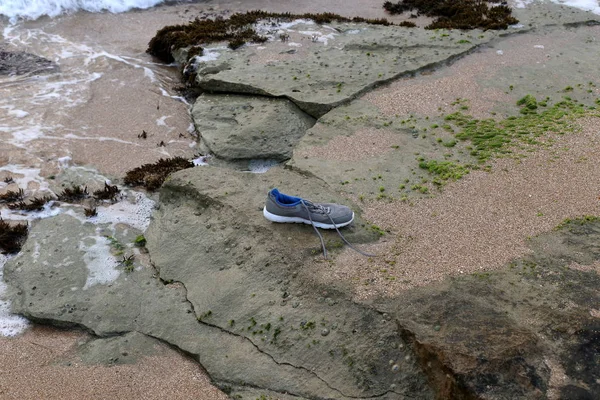 İsrail'in kuzeyinde Akdeniz kıyılarında kum ayak izleri 