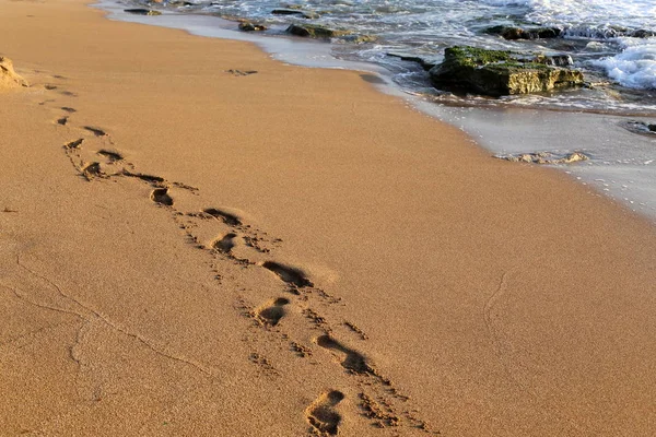 Voetafdrukken Het Zand Aan Oevers Van Middellandse Zee Het Noorden — Stockfoto