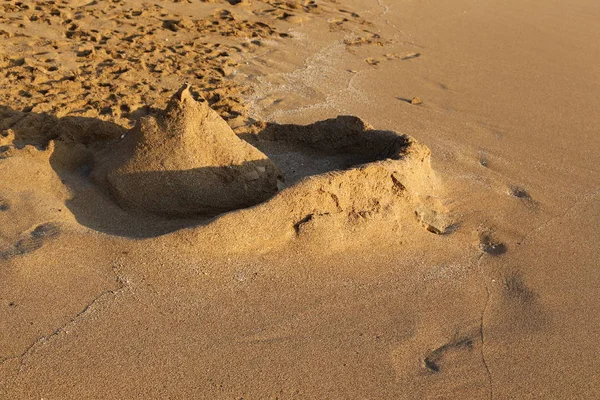 イスラエル北部の地中海岸の砂の足跡 — ストック写真