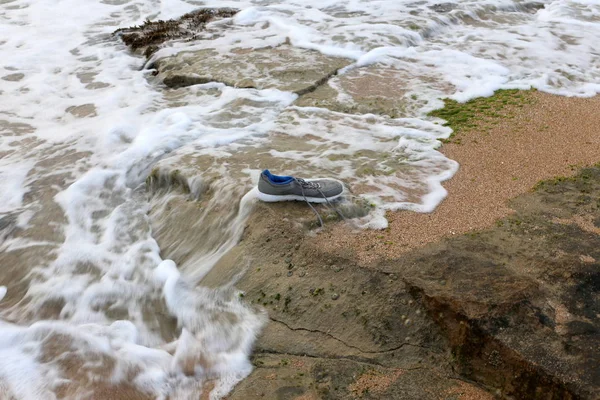 İsrail'in kuzeyinde Akdeniz kıyılarında kum ayak izleri 