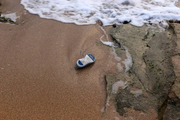 İsrail'in kuzeyinde Akdeniz kıyılarında kum ayak izleri 