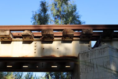 İsrail'in kuzeyinde eski demiryolu demiryolu köprüsü 