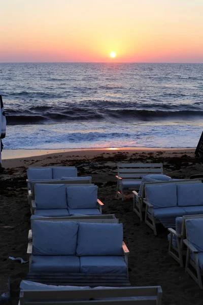 Bir Bank Srail Kuzeyinde Akdeniz Kıyısında Bir Şehir Parkı Duruyor — Stok fotoğraf