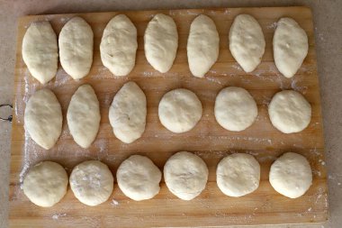 İsrail'de bir mağazada satılan ekmek ve fırın ürünleri 