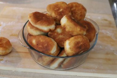 İsrail'de bir mağazada satılan ekmek ve fırın ürünleri 