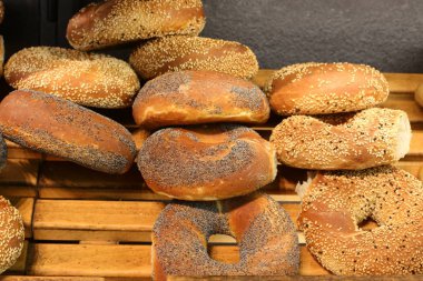 İsrail'de bir mağazada satılan ekmek ve fırın ürünleri 