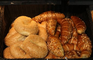 İsrail'de bir mağazada satılan ekmek ve fırın ürünleri 