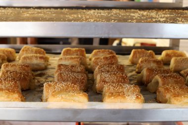 İsrail'de bir mağazada satılan ekmek ve fırın ürünleri 