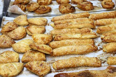 İsrail'de bir mağazada satılan ekmek ve fırın ürünleri 