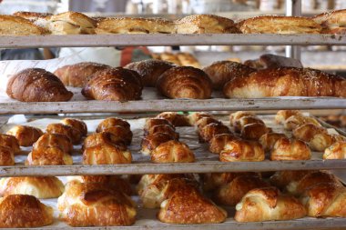 İsrail'de bir mağazada satılan ekmek ve fırın ürünleri 