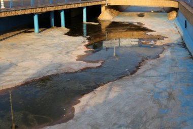 Köprü - İsrail devletinin kuzeyinde bir su engeli üzerine dikilmiş yapay bir yapı 