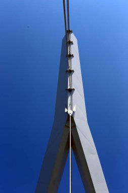 Köprü - İsrail devletinin kuzeyinde bir su engeli üzerine dikilmiş yapay bir yapı 