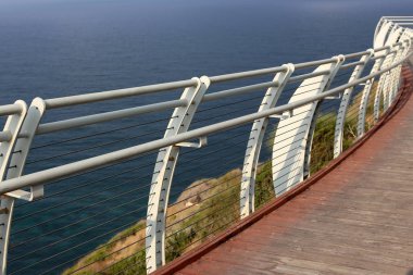 Köprü - İsrail devletinin kuzeyinde bir su engeli üzerine dikilmiş yapay bir yapı 