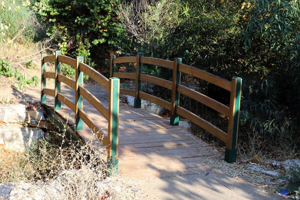 Мост - искусственное сооружение, возведенное над водным препятствием на севере Израиля
 