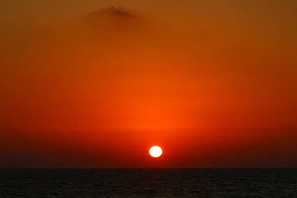 Sun Sets Horizon Mediterranean Sea Northern Israel Day Ends Night — Stock Photo, Image