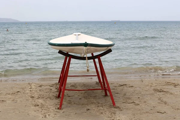 Bote Salvavidas Una Playa Ciudad Orillas Del Mar Mediterráneo Norte — Foto de Stock