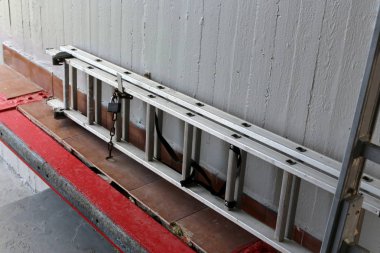 bir merdiven tırmanış ve iniş için adımlar bir dizi şeklinde bir bina ve yapının bir parçasıdır. 