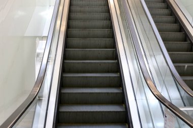 bir merdiven tırmanış ve iniş için adımlar bir dizi şeklinde bir bina ve yapının bir parçasıdır. 