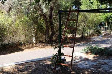 bir merdiven tırmanış ve iniş için adımlar bir dizi şeklinde bir bina ve yapının bir parçasıdır. 