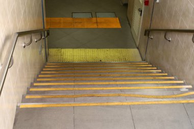 bir merdiven tırmanış ve iniş için adımlar bir dizi şeklinde bir bina ve yapının bir parçasıdır. 