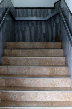 bir merdiven tırmanış ve iniş için adımlar bir dizi şeklinde bir bina ve yapının bir parçasıdır. 