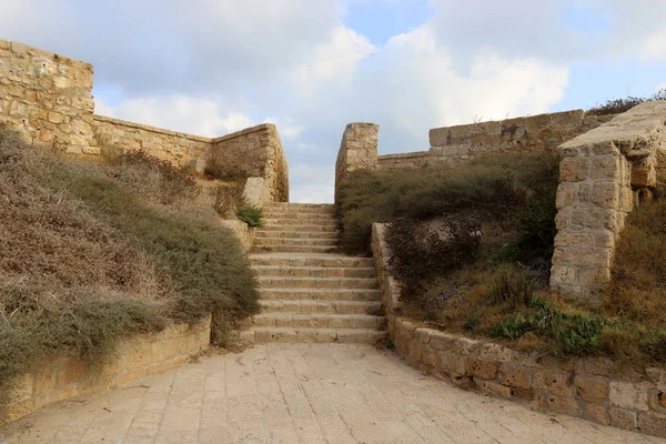 Muralla Piedra Una Antigua Fortaleza Ciudad Acre Orillas Del Mar — Foto de Stock