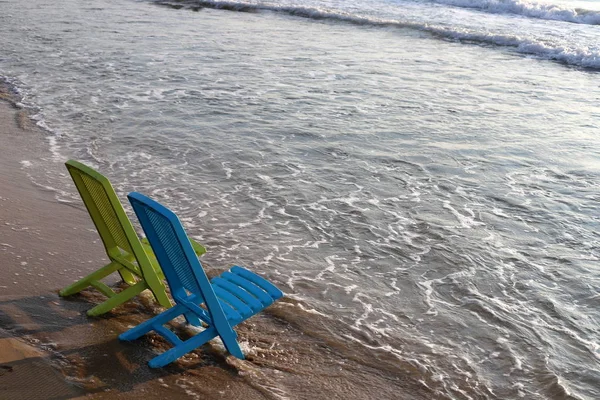 Bir Sandalye Srail Kuzeyinde Akdeniz Kıyılarında Duruyor — Stok fotoğraf
