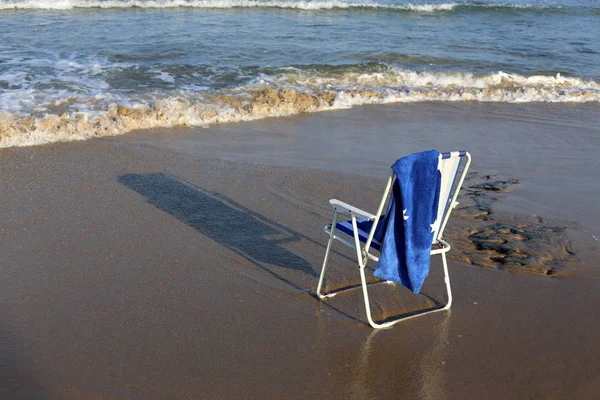 Židle Stojí Březích Středozemního Moře Severu Izraele — Stock fotografie