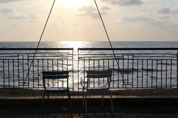 Una Silla Está Orillas Del Mar Mediterráneo Norte Israel — Foto de Stock