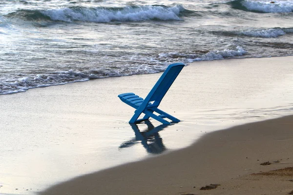 Židle Stojí Březích Středozemního Moře Severu Izraele — Stock fotografie