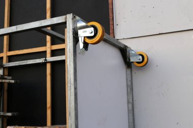 Tekerlek, bir eksen üzerinde serbestçe dönen ve üzerine yerleştirilen gövdenin dönmesini sağlayan bir disktir. 