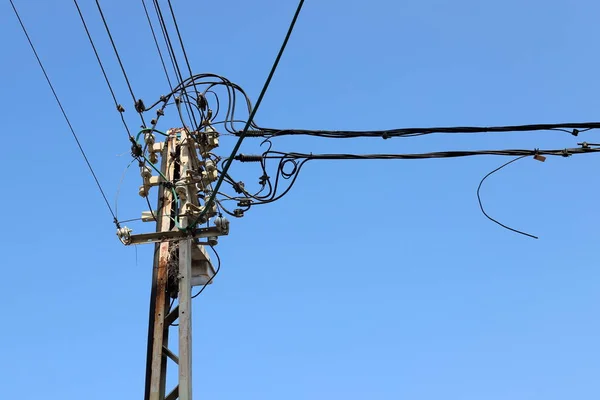 Elektrisk Stång Och Ledningar Som Bär Ström Norra Israel — Stockfoto