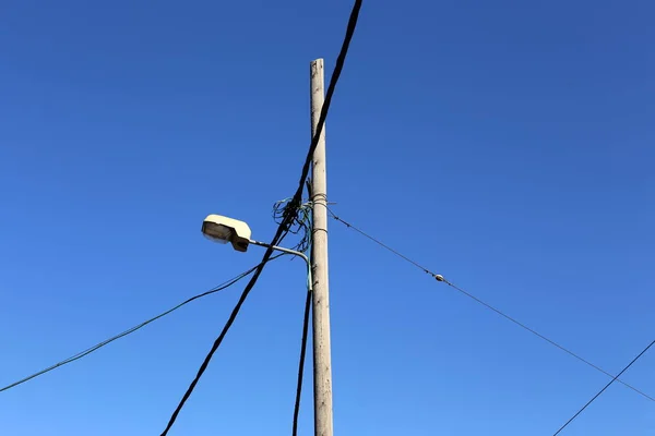 Srail Kuzeyinde Akım Taşıyan Elektrik Direği Teller — Stok fotoğraf