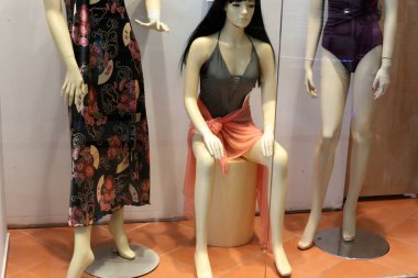 manken İsrail'de büyük bir mağaza duruyor 