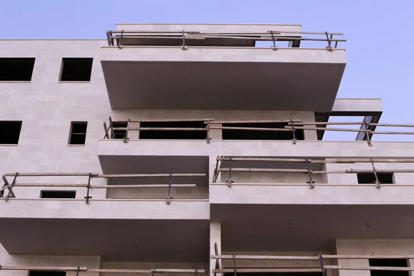 Balcone Architettura Una Piattaforma Con Ringhiera Montata Travi Sporgenti Dal — Foto Stock