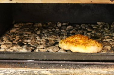 İsrail'de bir mağazada satılan ekmek ve fırın ürünleri 