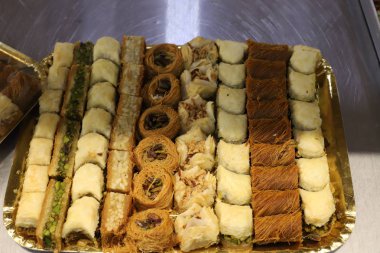 İsrail'de bir mağazada satılan ekmek ve fırın ürünleri 