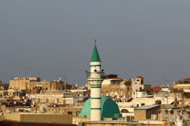 Kuzey İsrail'de Akdeniz kıyısında Acre kentinde antik haçlı kalesi bina ve yapılar  