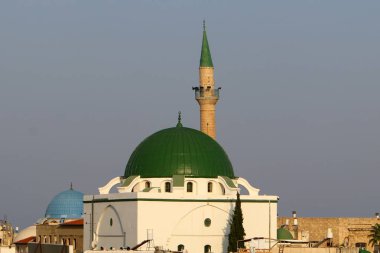 Kuzey İsrail'de Akdeniz kıyısında Acre kentinde antik haçlı kalesi bina ve yapılar  