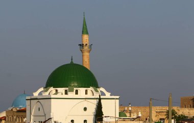 Kuzey İsrail'de Akdeniz kıyısında Acre kentinde antik haçlı kalesi bina ve yapılar  