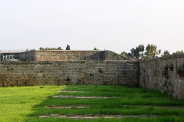 Kuzey İsrail'de Akdeniz kıyısında Acre kentinde antik haçlı kalesi bina ve yapılar  