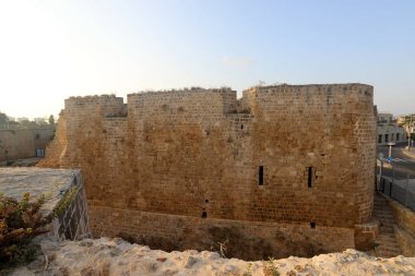 Kuzey İsrail'de Akdeniz kıyısında Acre kentinde antik haçlı kalesi bina ve yapılar  