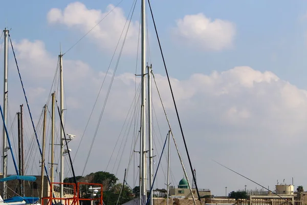 Segelbåtar Hamn Vid Medelhavskusten Den Gamla Staden Acre Norra Israel — Stockfoto