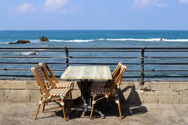 Una Sedia Tavolo Relax Trova Caffè Sulle Rive Del Mar — Foto Stock