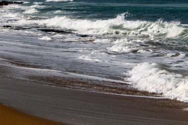 İsrail devletinin kuzeyinde Akdeniz'in ıssız kıyıları 