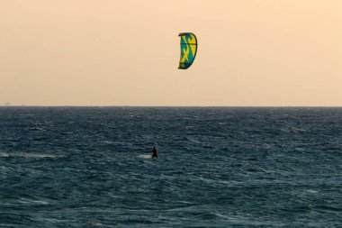 İsrail devletinin kuzeyinde Akdeniz'in ıssız kıyıları 